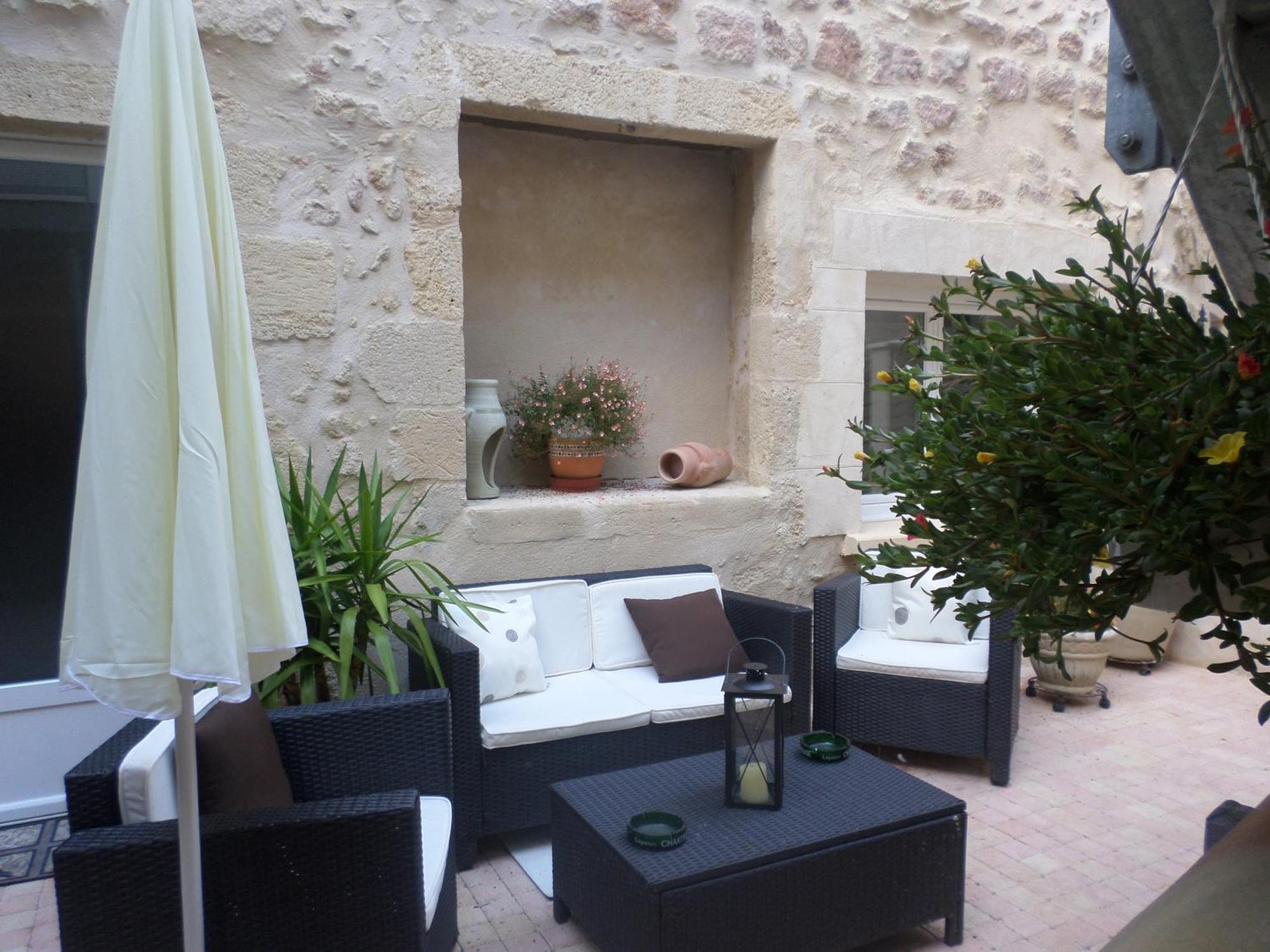 Saint-Macaire Appart'Hotel Les Tilleuls מראה חיצוני תמונה