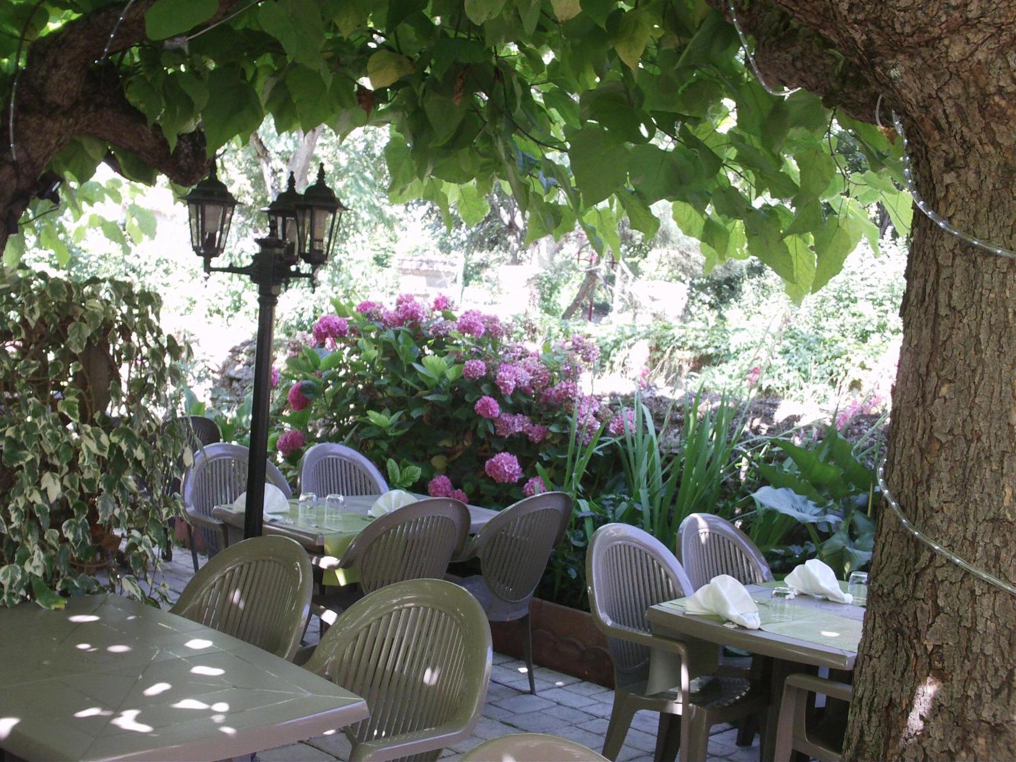 Saint-Macaire Appart'Hotel Les Tilleuls מראה חיצוני תמונה