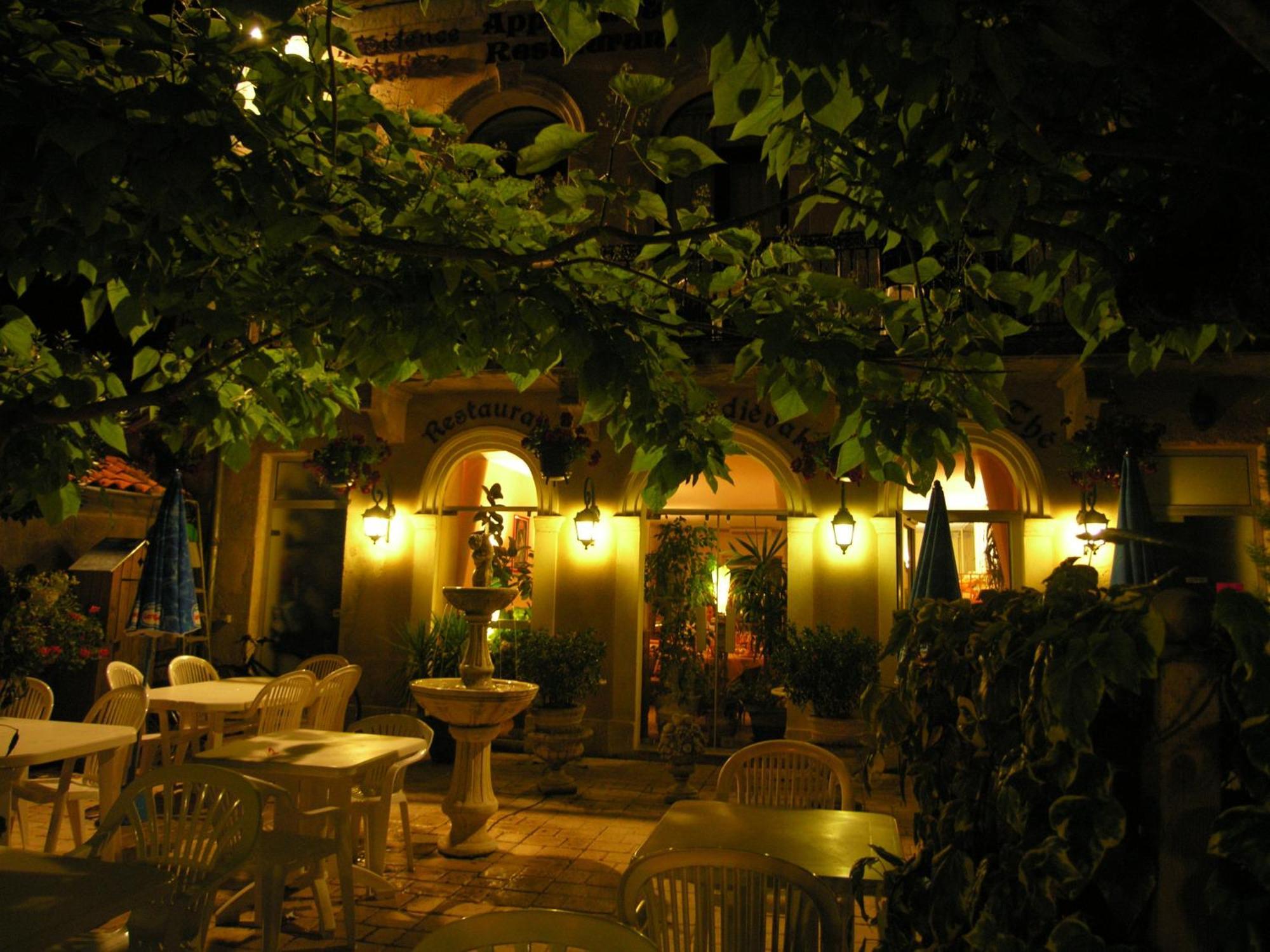 Saint-Macaire Appart'Hotel Les Tilleuls מראה חיצוני תמונה