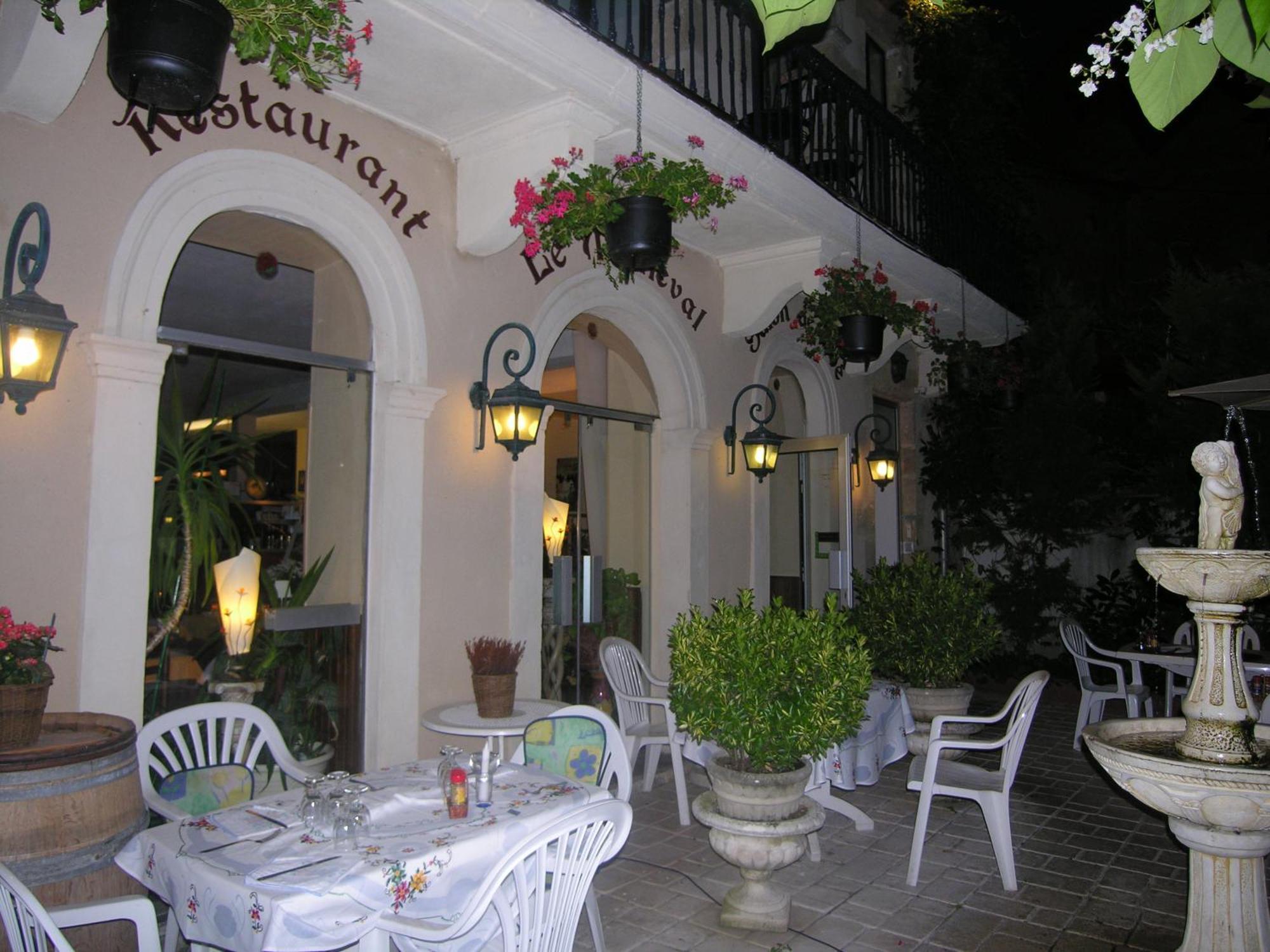 Saint-Macaire Appart'Hotel Les Tilleuls מראה חיצוני תמונה