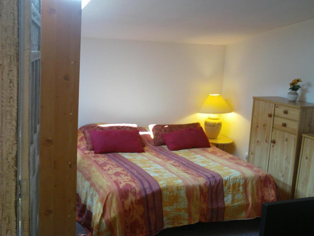 Saint-Macaire Appart'Hotel Les Tilleuls מראה חיצוני תמונה