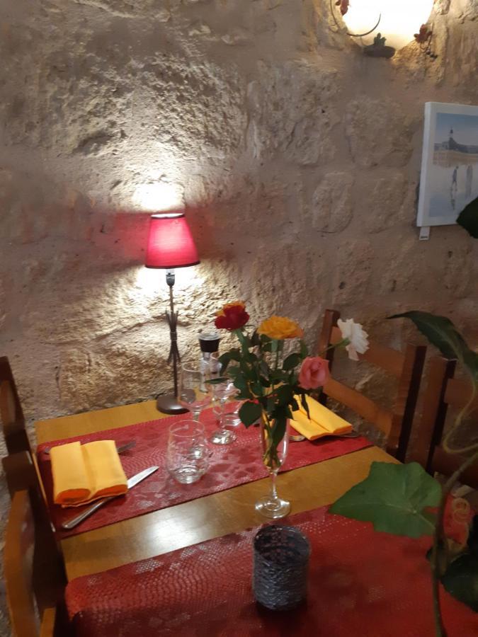 Saint-Macaire Appart'Hotel Les Tilleuls מראה חיצוני תמונה