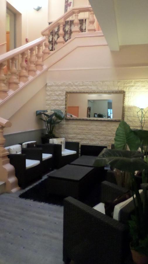 Saint-Macaire Appart'Hotel Les Tilleuls מראה חיצוני תמונה
