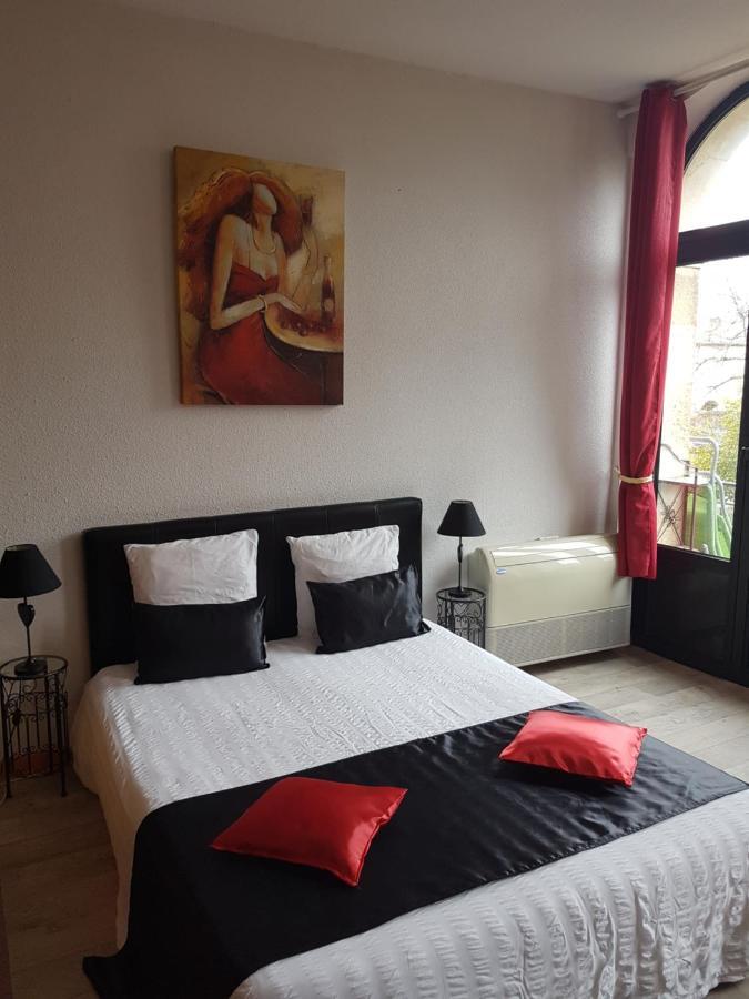 Saint-Macaire Appart'Hotel Les Tilleuls מראה חיצוני תמונה