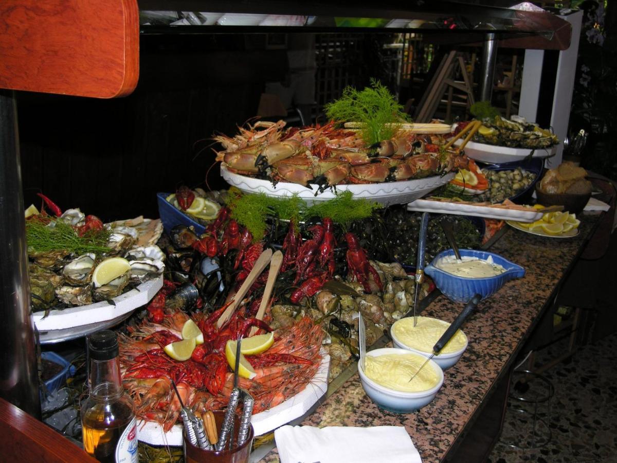 Saint-Macaire Appart'Hotel Les Tilleuls מראה חיצוני תמונה