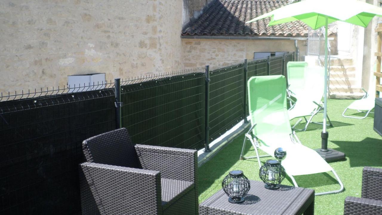 Saint-Macaire Appart'Hotel Les Tilleuls מראה חיצוני תמונה